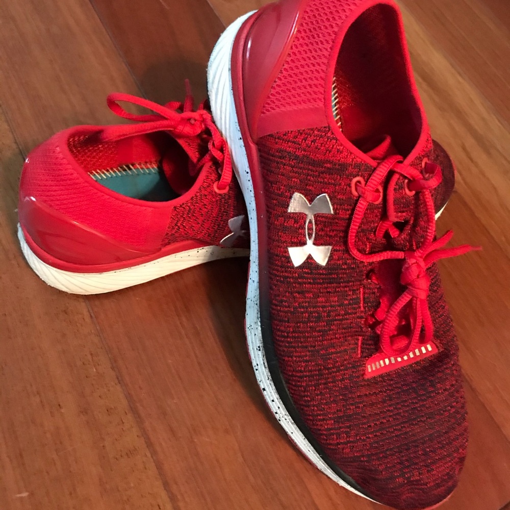 Men’s size 11 Under Armour Bandit 3 Sneakers